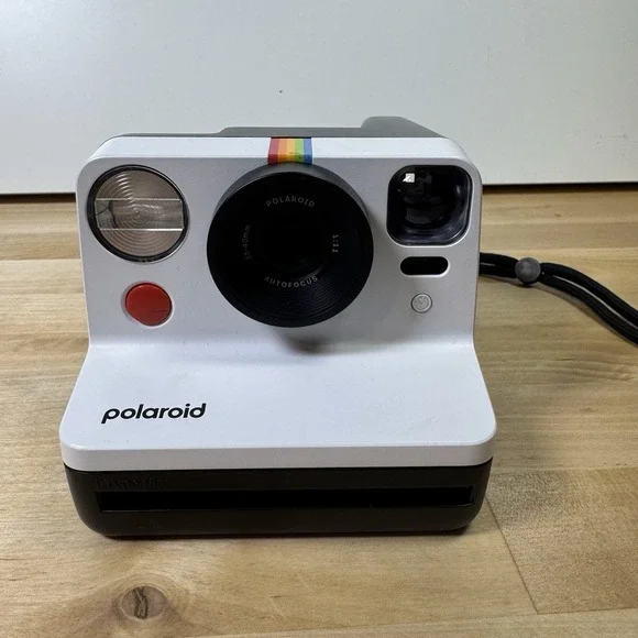 Polaroid Now 2nd Generation I-Type Instant Film Camera w/ 40 Film Black & White - Picture 2 of 13